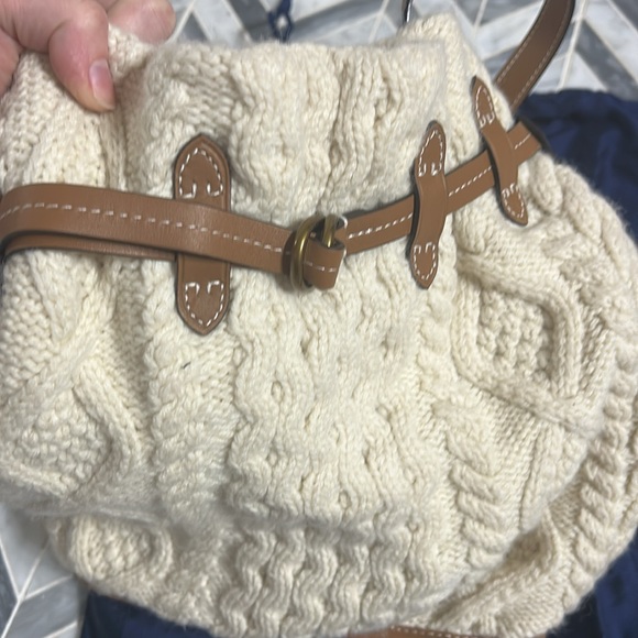 Polo Ralph Lauren wool Cable Knit Bellport Bucket Bag
Medium size ✨RARE ✨ - Picture 5 of 7